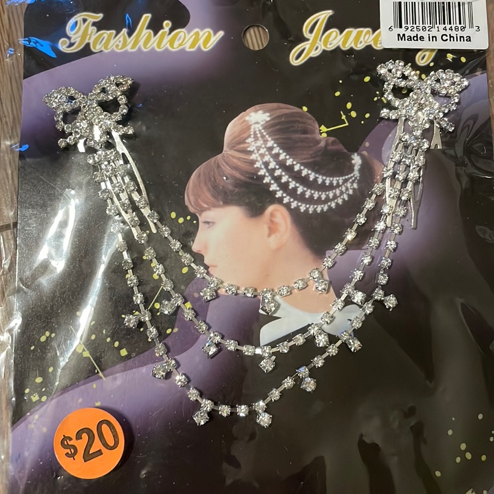 🦋 Butterfly hair clips with dangling clear rhinestones